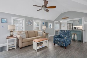Great open area with ceiling fan - Queen sofa bed