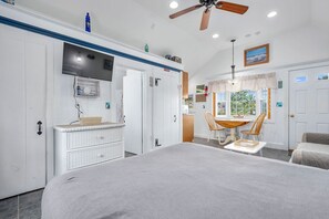 Living and sleeping area