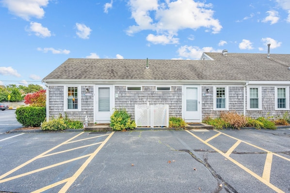 Welcome to Cottage 01B - Coastal Haven & Seascape
