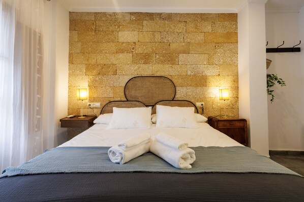 Bed,Photo of the whole room