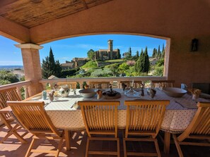 Terrace dining with Panoramic views