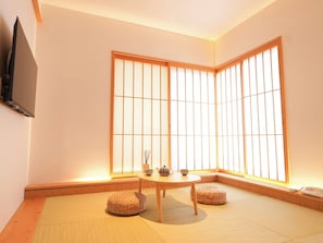 ・[Renka no Ma] The tatami room has a warm atmosphere, making it perfect for sharing travel memories with loved ones.