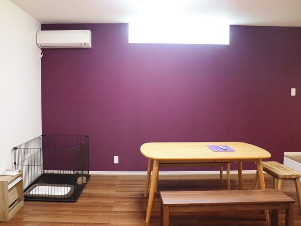 ・[Guest Room/Lavender] Even dogs who are not used to traveling can feel safe with their owners nearby.