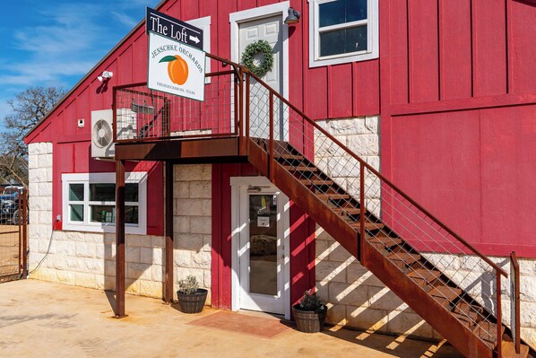 The Loft at Jenschke Orchards (upstairs)