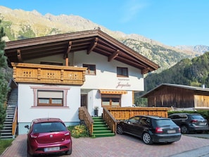Eigentum, Haus, Fahrzeug, Auto, Gebäude, Berg, \"Stadt, Die Architektur, Gebirge, Wohngebiet