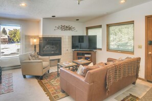 Living Area | Gas Fireplace | Flat-Screen TV