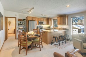 Dining Area | Breakfast Bar | Kitchen