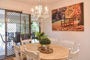 Dining Room ( The Hyde Park ) 