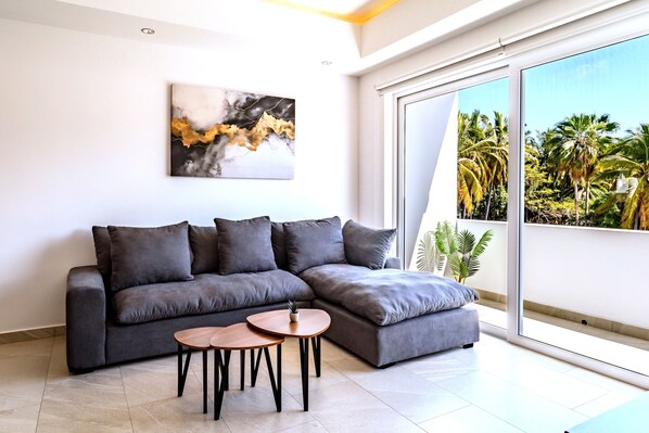 Condo - Image 2