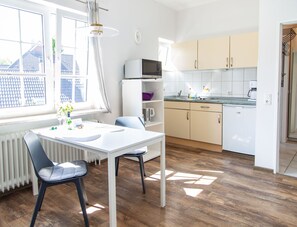 Wohnzimmer mit Pantryküche