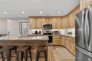 Full Kitchen Middle Unit
