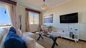 Seaside Orchid: A charming T2 apartment in Câmara de Lobos, near the village center. Features a lovely interior, patio, and balcony with stunning ocean views. #computerdesk #apartment