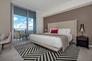 Bedroom 1 (King Bed)