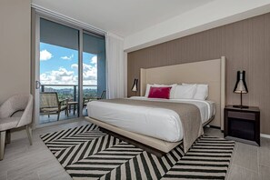 Bedroom 1 (King Bed)