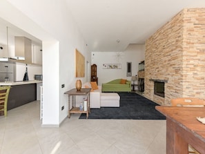 Möbel, Flooring, Interior Design, Fussboden, Wand, Holz, Decke, Zimmer, Beleuchtung, Wohnzimmer