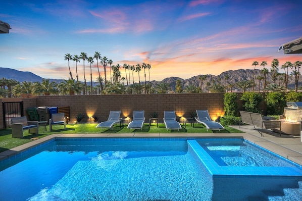 Poolside Bliss – Stunning pool with sunset views.