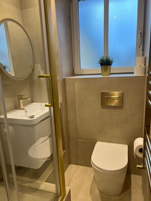 Main Bathroom Shower