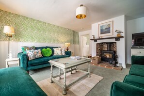 Duck Cottage, South Creake: Sitting room with wood burning stove
