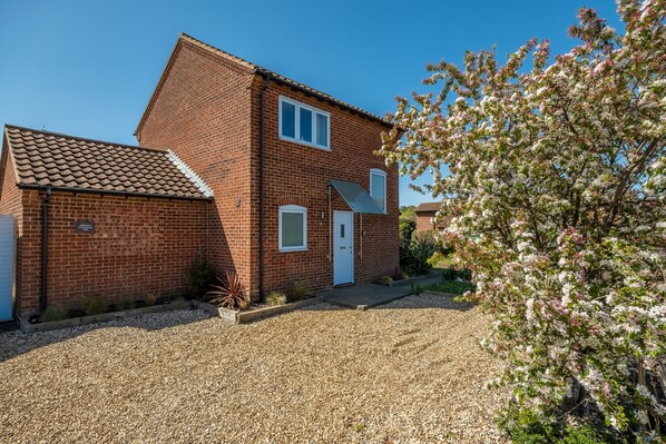 Greyseals, Brancaster: An attractive contemporary detached property