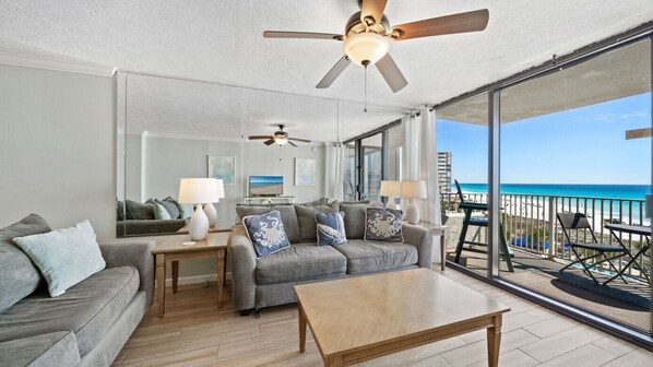 Living room with access to the balcony.