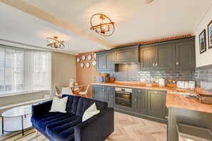 Living Room / Lounge