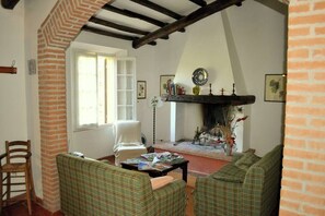 Santa Chiara - living room (1)