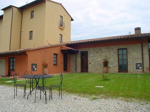 La Legnaia - private entrance (2)
