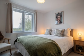 The Snug Bedroom 2 - StayCotswold