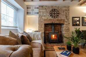 The Snug Sitting Room - StayCotswold
