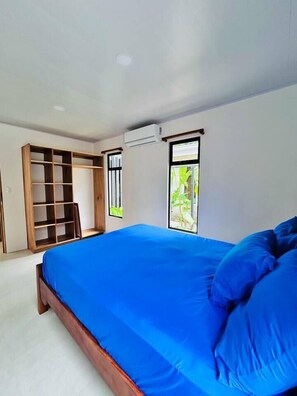 Room 1: queen bed, a/c, closet