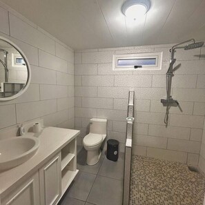 Bathroom 1 full with hot water