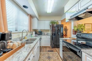 V3 Forest Ridge Full Kitchen (1)