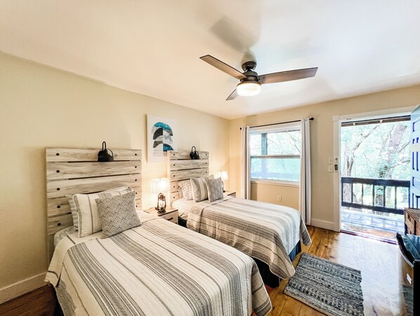 2 twin beds OR 1 king bed