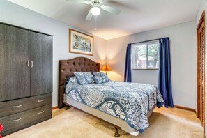Studio | Electric Fireplace Heater | Flat-Screen TV | Linens Provided