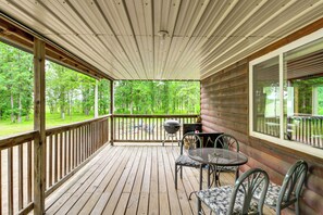 Porch | Self Check-In | 8 Mi to Pine River | 2-Story Cabin