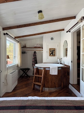 Hot soaking tub! Fits two people, epsom salts are provided.