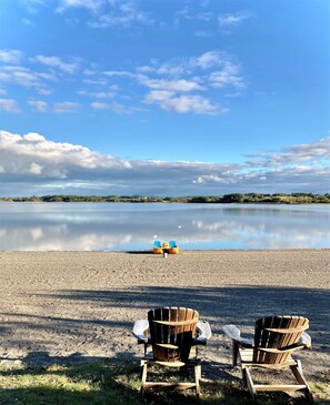 Plage directement devant le chalet