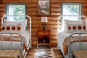 Relaxing 3BR Log Cabin Getaway w/ Firepit in Stowe (4465)