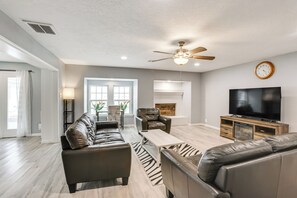 Living Room | Free WiFi | Smart TV | Electric Fireplace | Single-Story Home