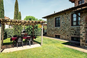 Jardin, Pelouse, Chalet, Biens, Arrière-Cour, Cour, Hacienda, Ferme, Mobilier De Jardin, Cour