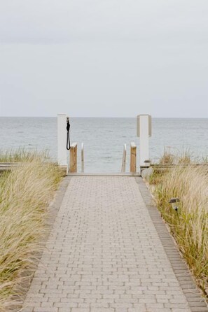 Steps to the ocean! 