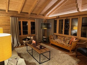 Möbel, Interior Design, Holz, Flooring, Fussboden, Decke, Beleuchtung, Zuhause, Zimmer, Wohnzimmer
