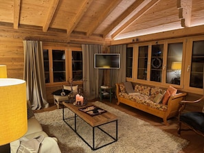 Möbel, Interior Design, Holz, Flooring, Fussboden, Decke, Beleuchtung, Zuhause, Zimmer, Wohnzimmer