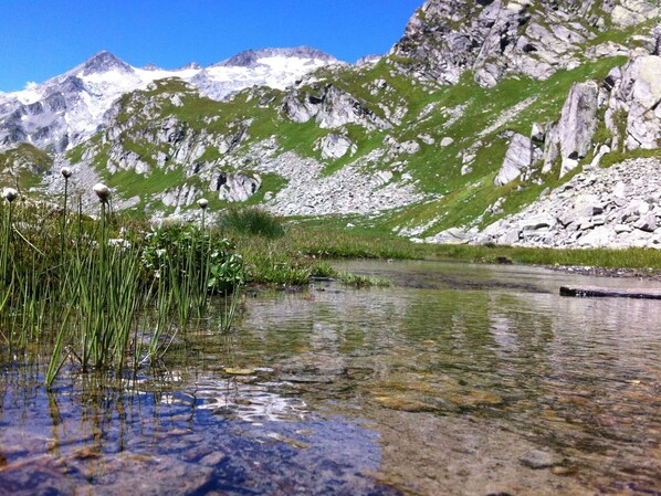 Mountainous Landforms, Mountain, Natural Landscape, Mountain Range, Highland, Hill, Wilderness, Landscape, Reflection, Bank
