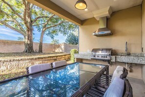 Outdoor dining table
Propane Grill
Comfortable open corner
