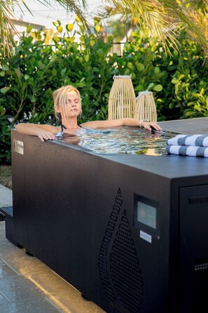 Bain à remous extérieur