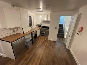 Modern Kitchen – Fully Equipped for Your Culinary Needs