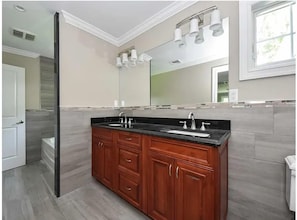 upstairs hall bathroom