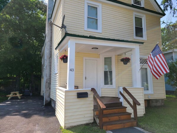 43 Cliff Apt 2 - 2nd floor