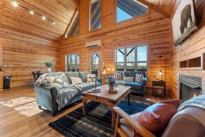 Cabin 5 - American Buffalo - Living Room